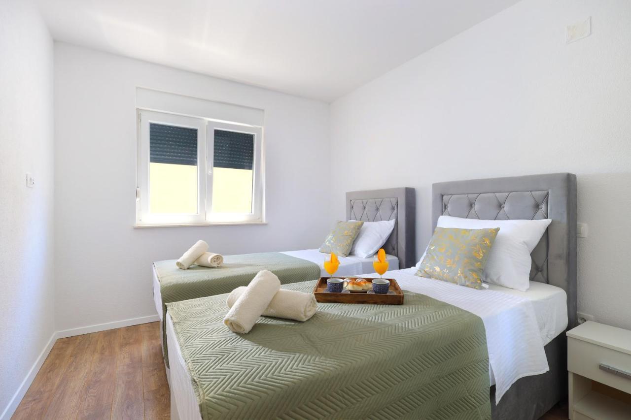Bonaca Apartments With Terrace, Barbecue And Private Parking Kaštela מראה חיצוני תמונה