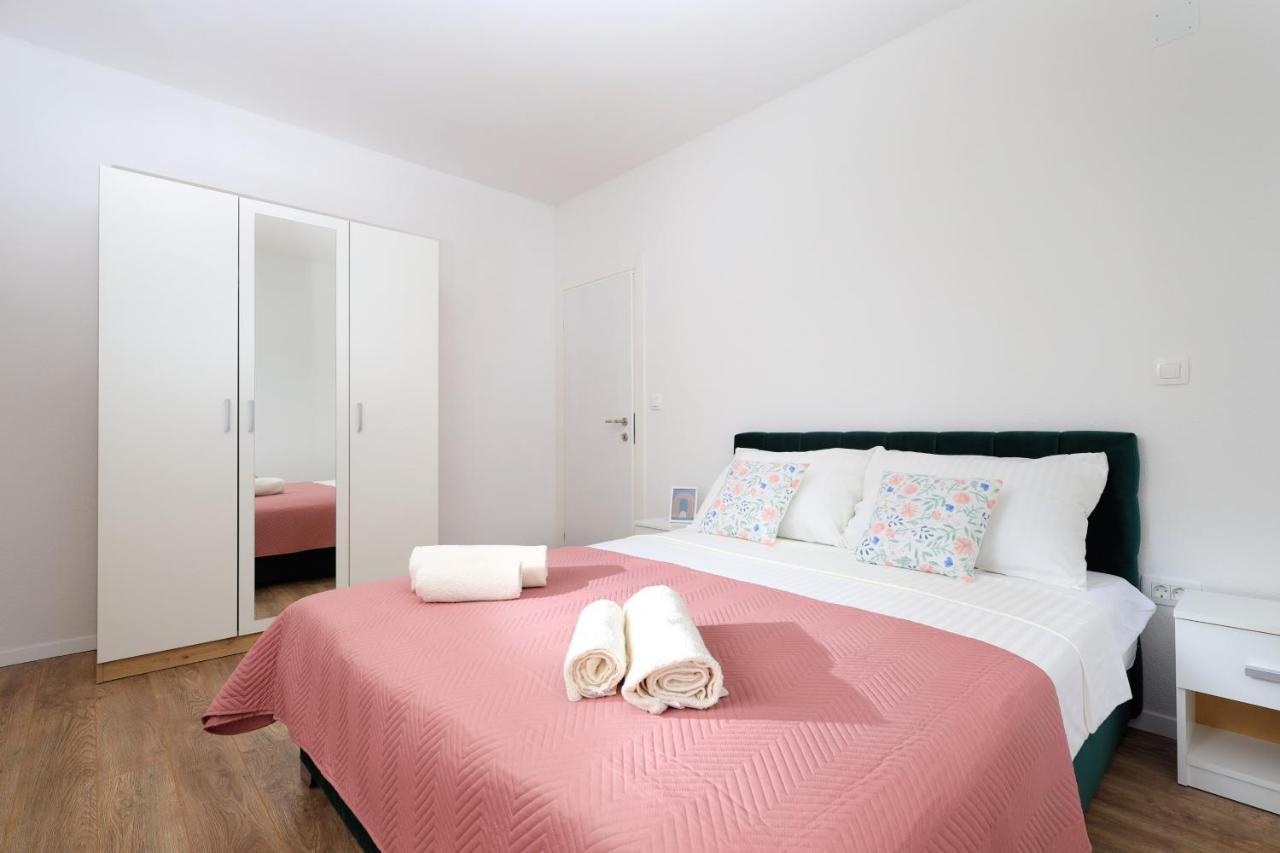 Bonaca Apartments With Terrace, Barbecue And Private Parking Kaštela מראה חיצוני תמונה