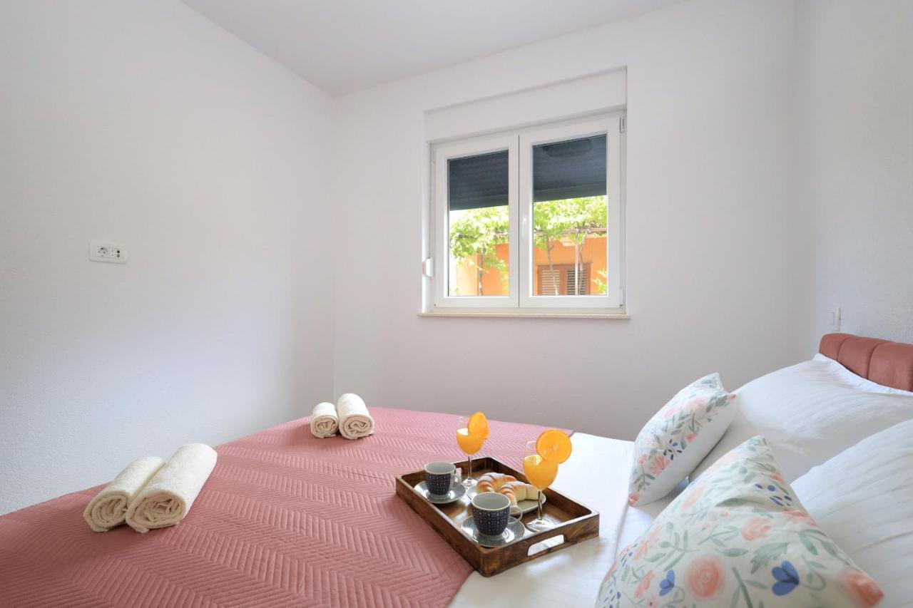 Bonaca Apartments With Terrace, Barbecue And Private Parking Kaštela מראה חיצוני תמונה