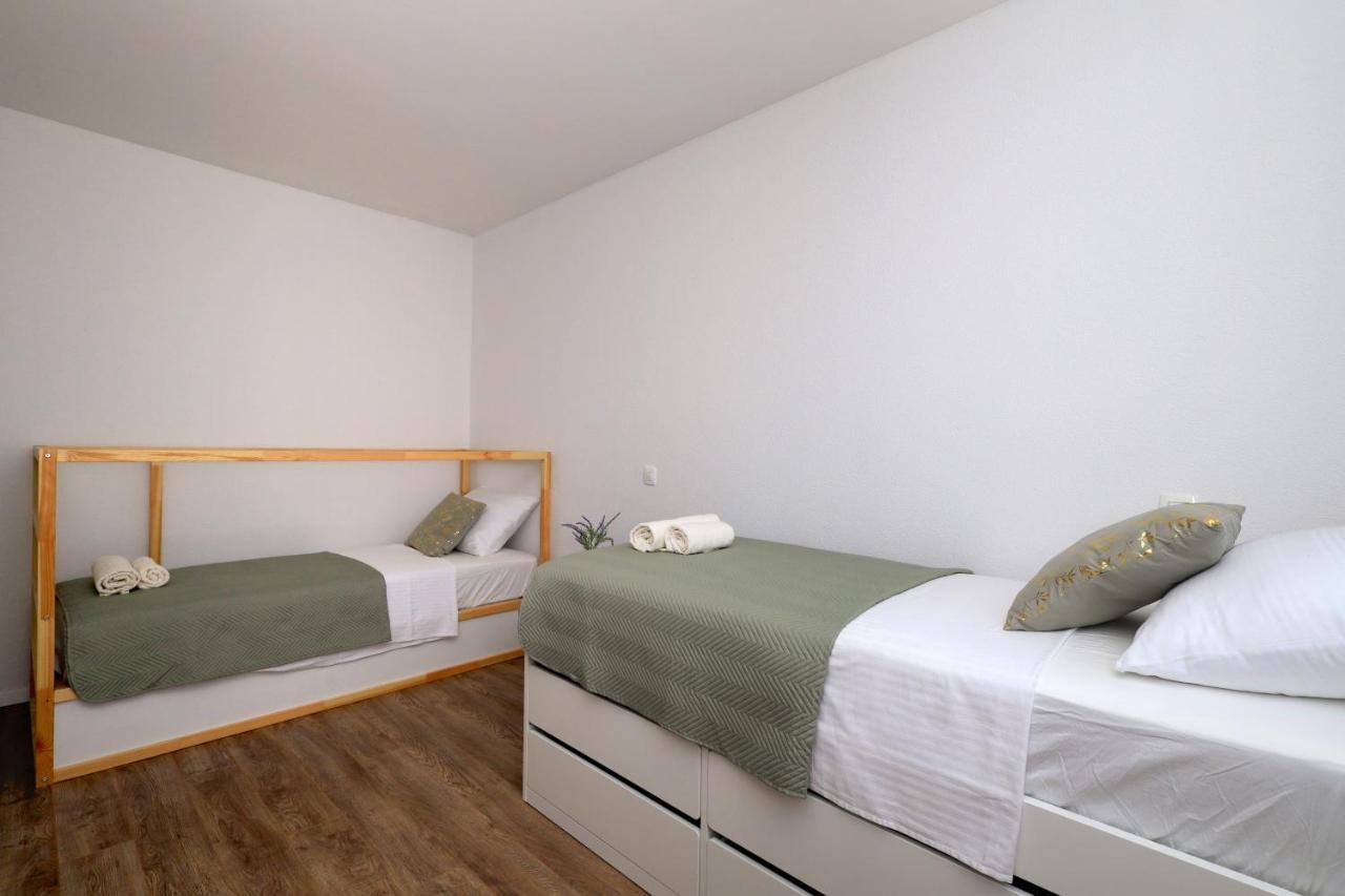 Bonaca Apartments With Terrace, Barbecue And Private Parking Kaštela מראה חיצוני תמונה