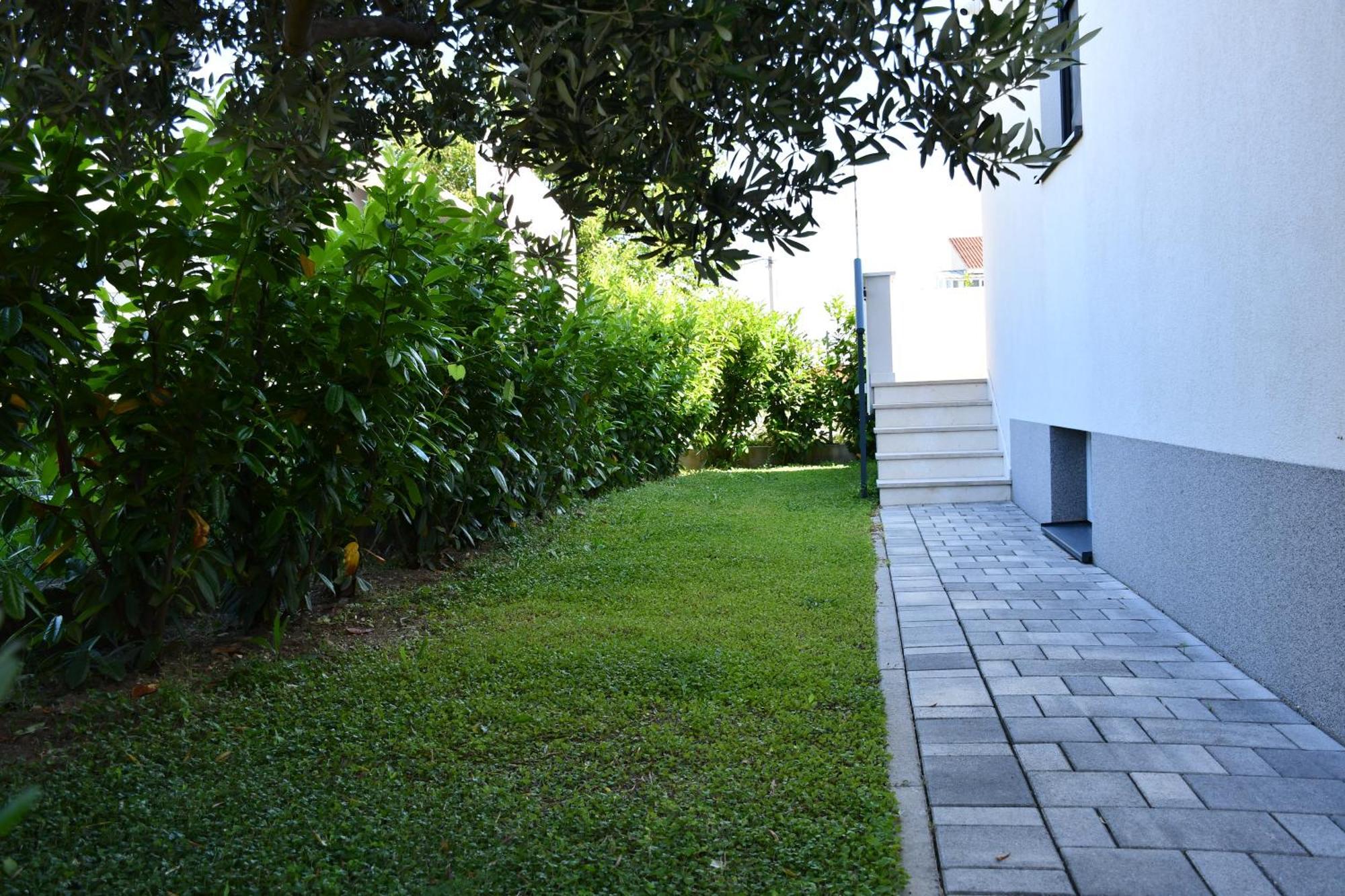 Bonaca Apartments With Terrace, Barbecue And Private Parking Kaštela מראה חיצוני תמונה